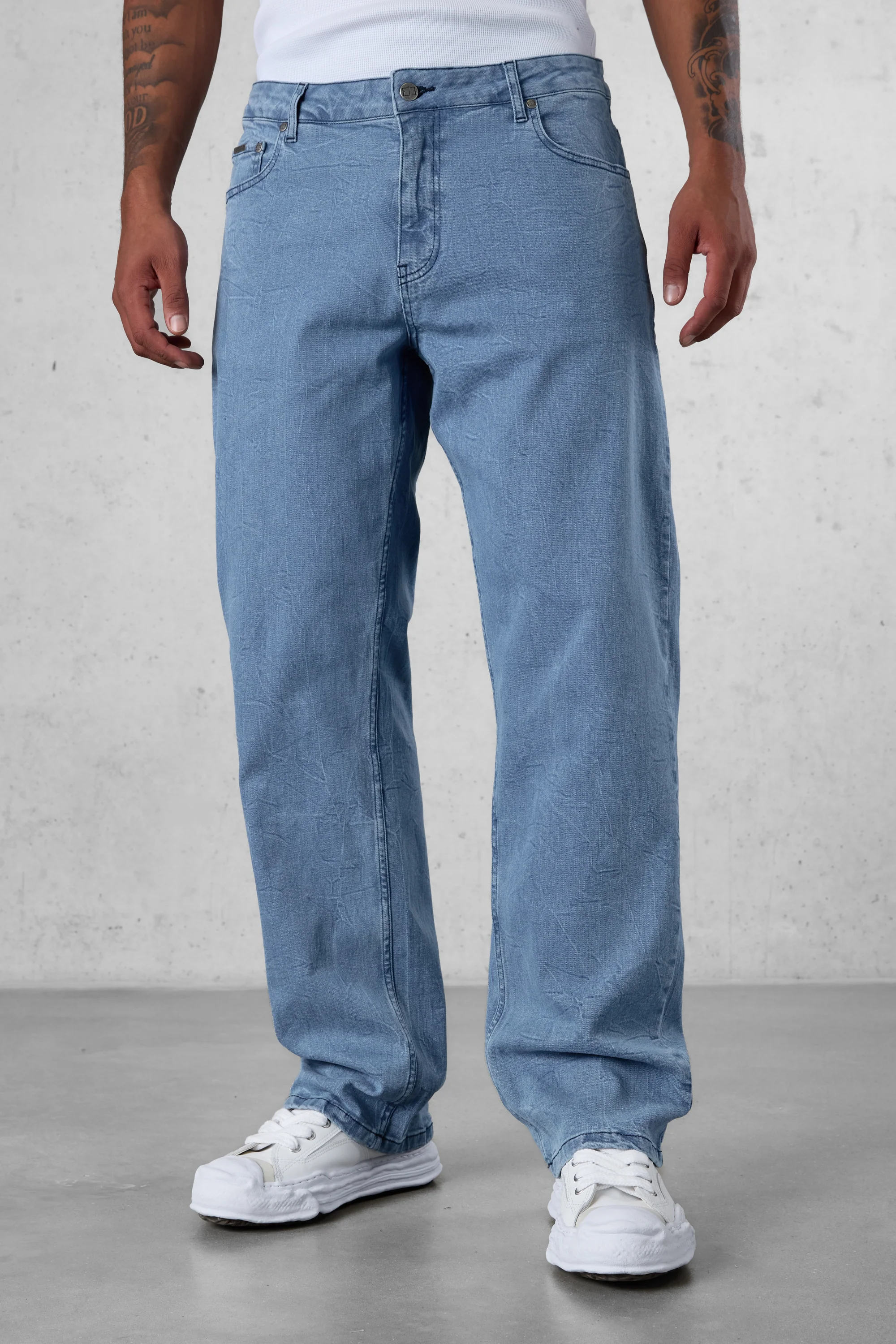 WASHED BLUE WRINKLED STRAIGHT JEANS - Image 4