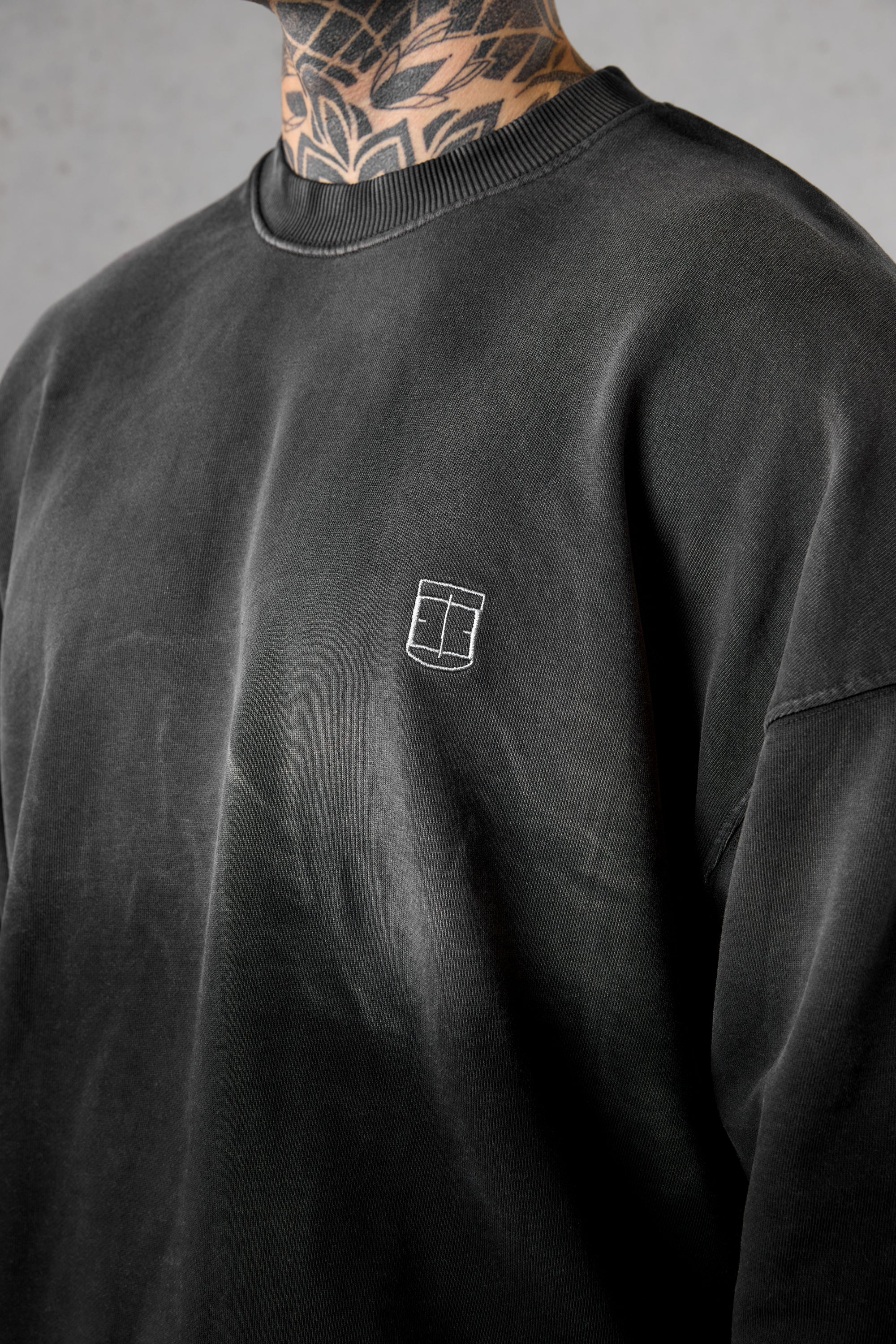 WASHED GREY ICON OVERSIZED SWEATER - Image 5