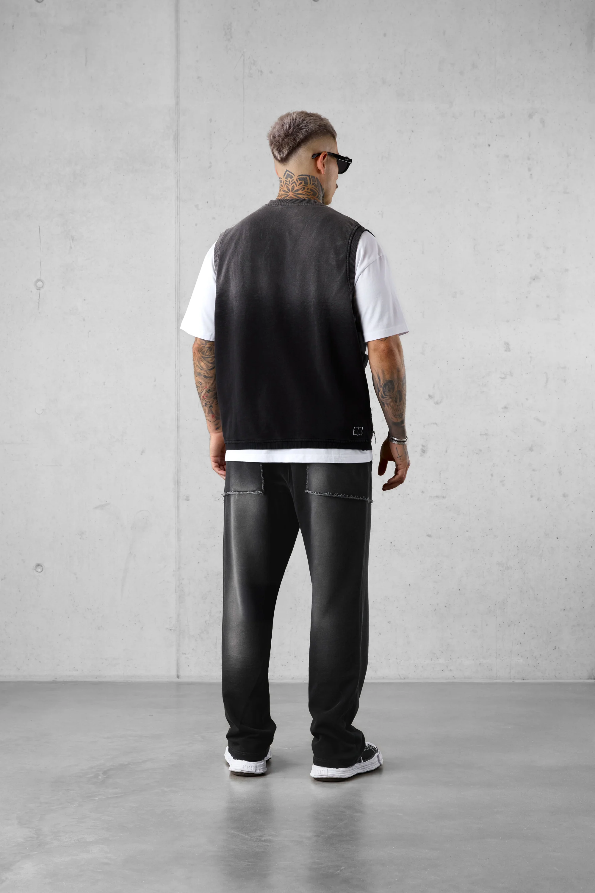 WASHED GREY ICON SWEATVEST - Image 3