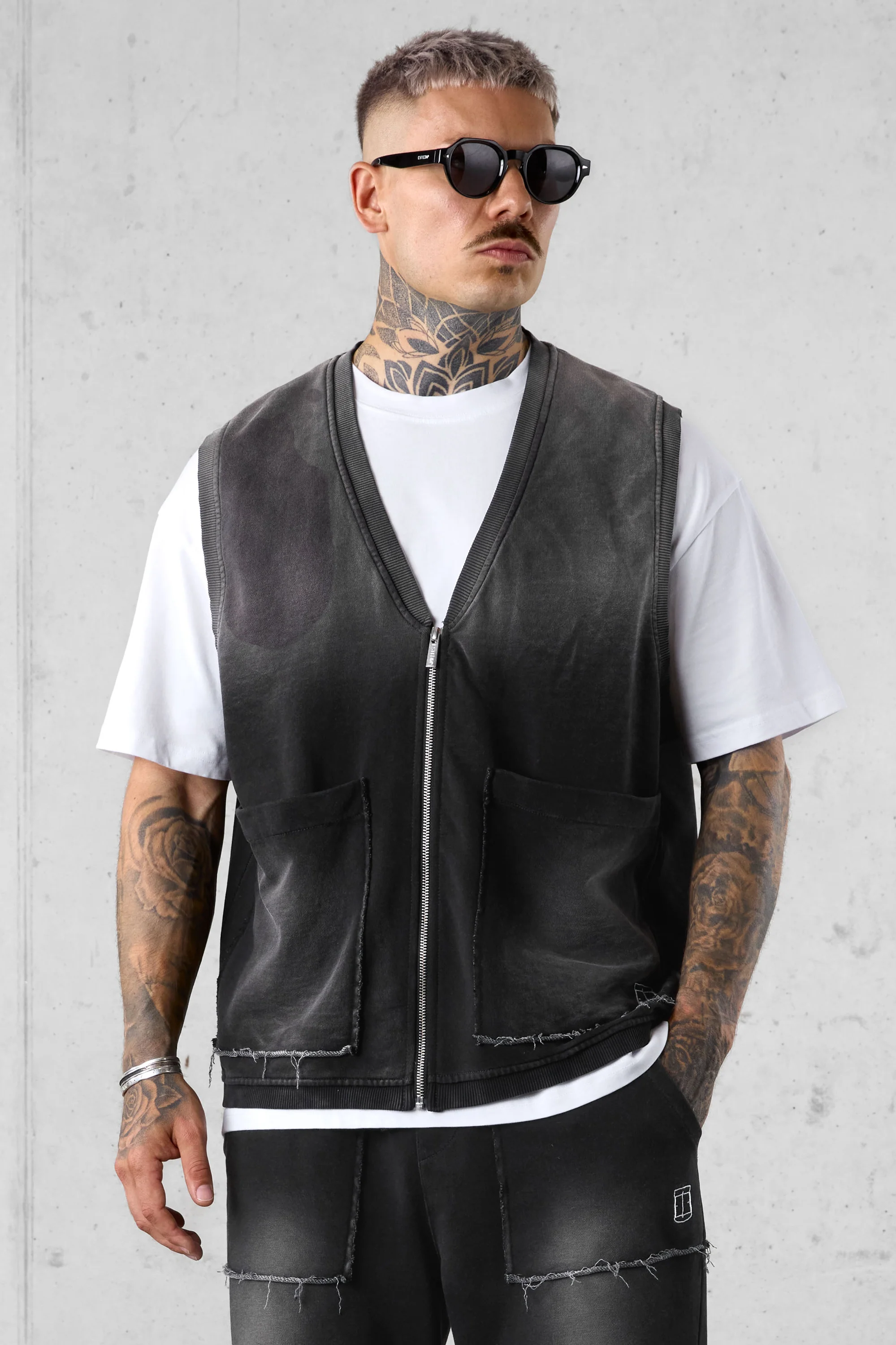 WASHED GREY ICON SWEATVEST - Image 4