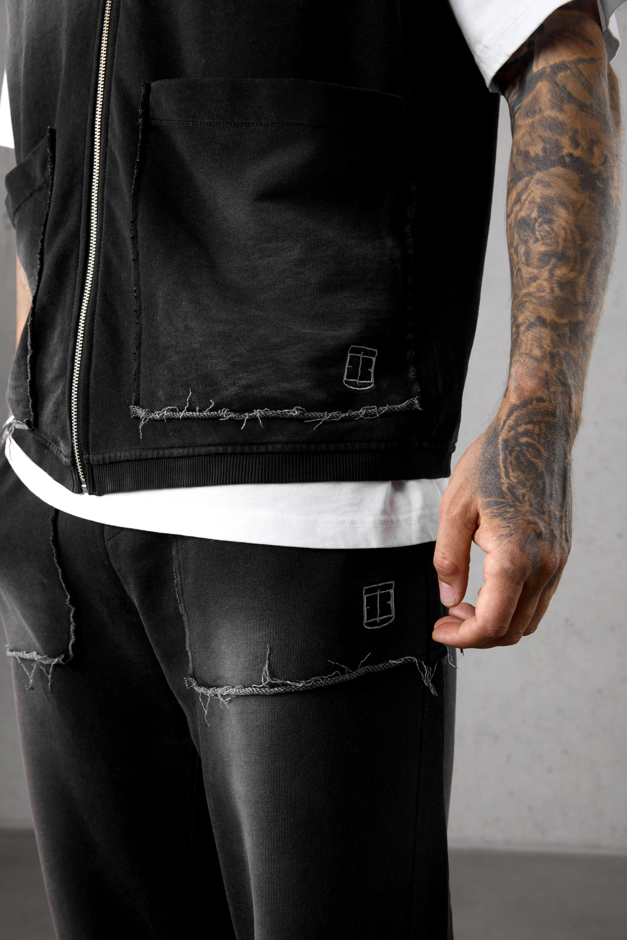 WASHED GREY ICON SWEATVEST - Image 5