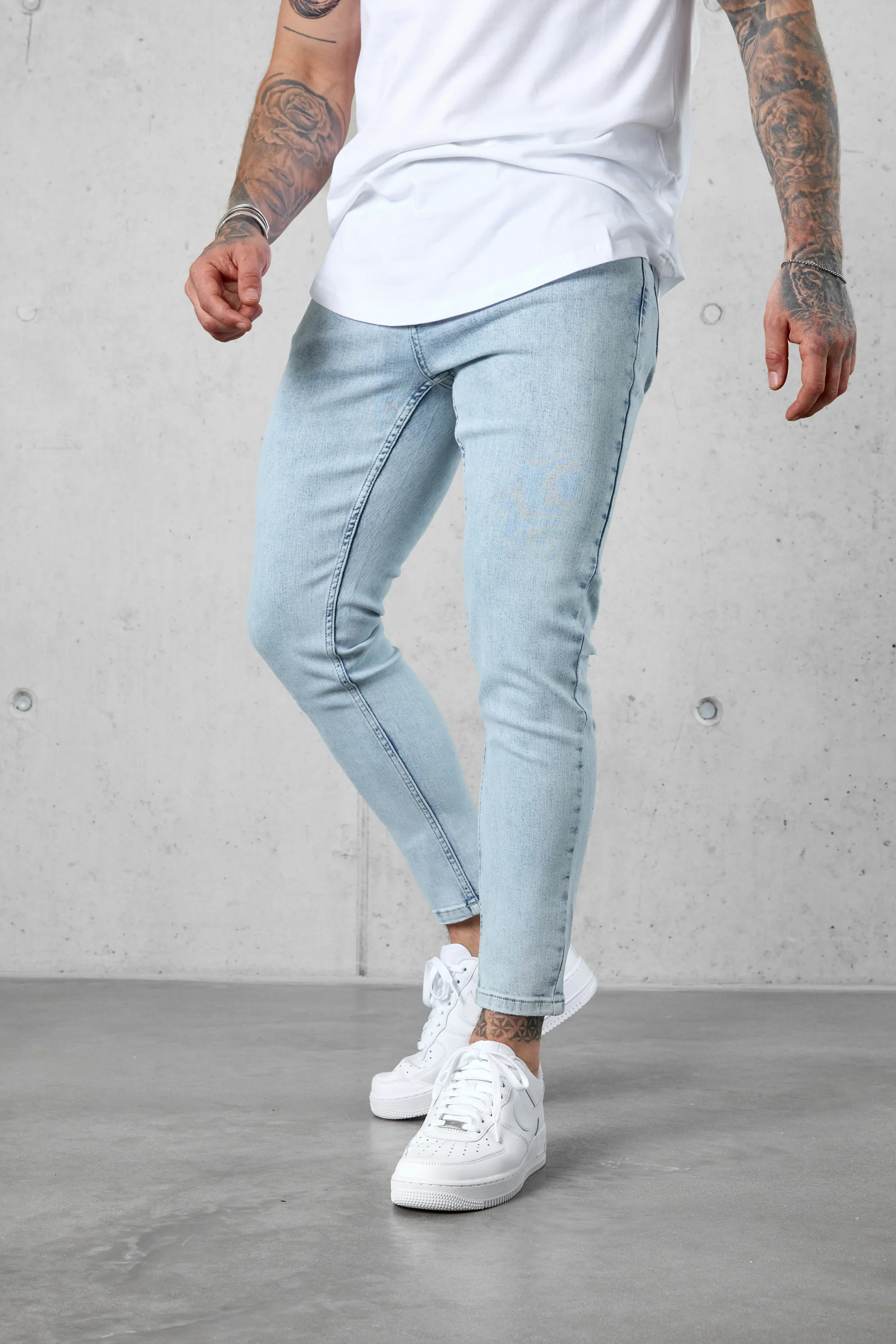 WASHED ICEBLUE BASIC JEANS - Image 3