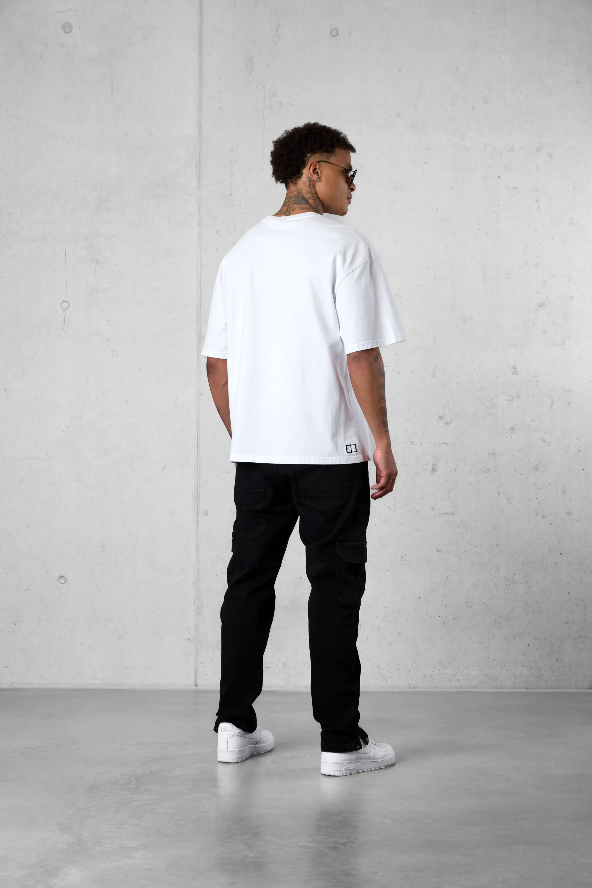 WHITE CURVE OVERSIZED TEE - Image 4