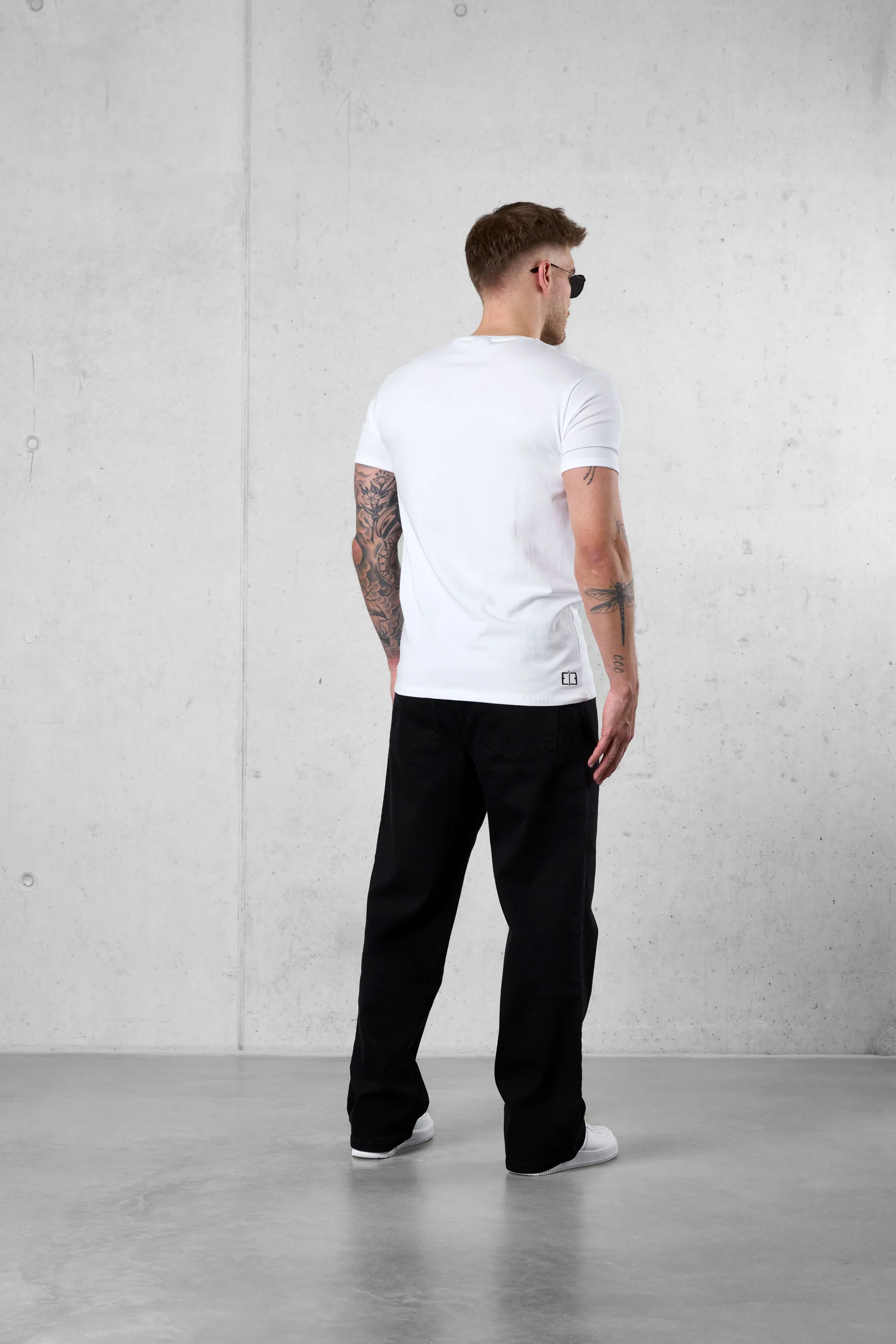 WHITE DISCREET TEE - Image 4