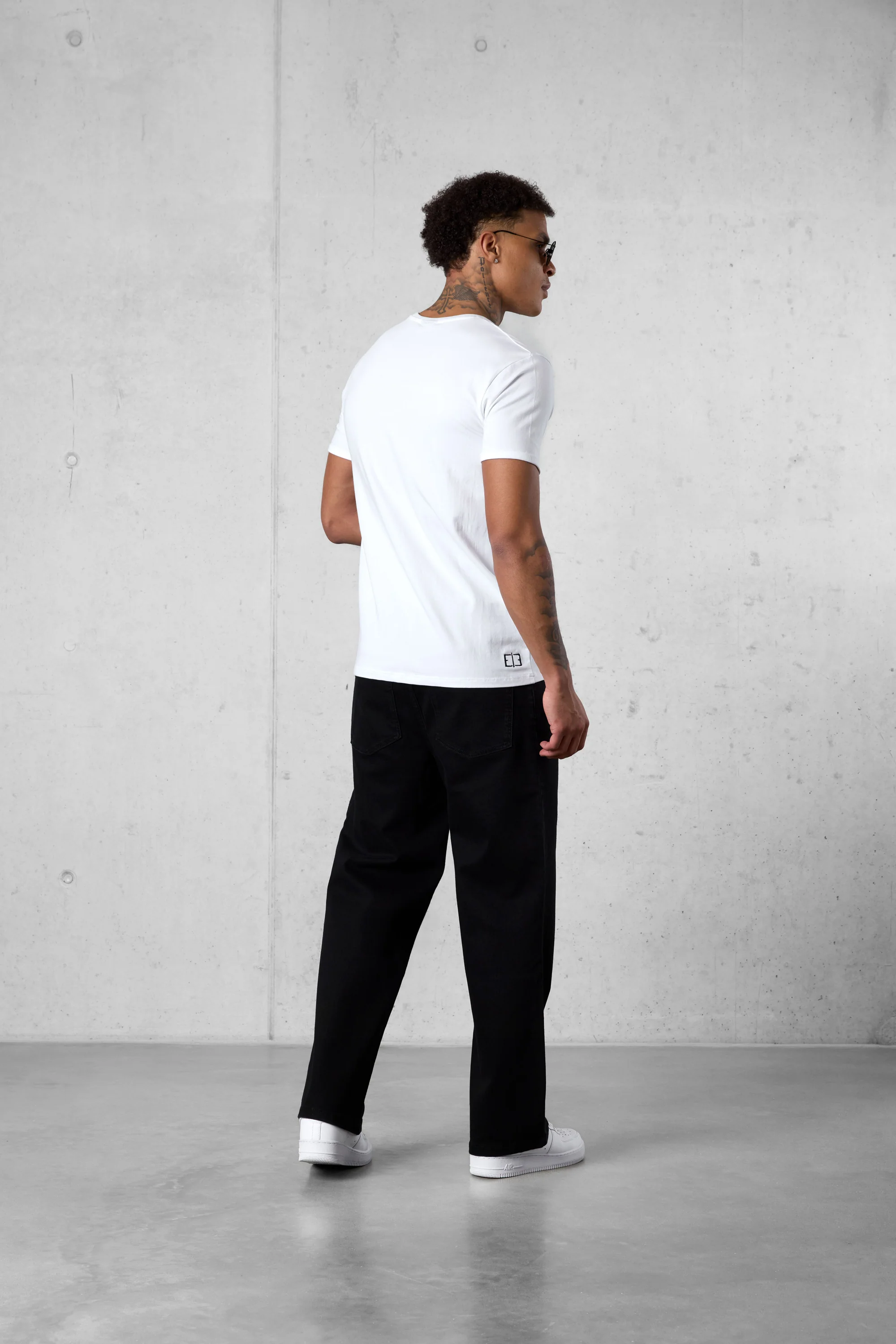 WHITE EC LOGO TEE - Image 4