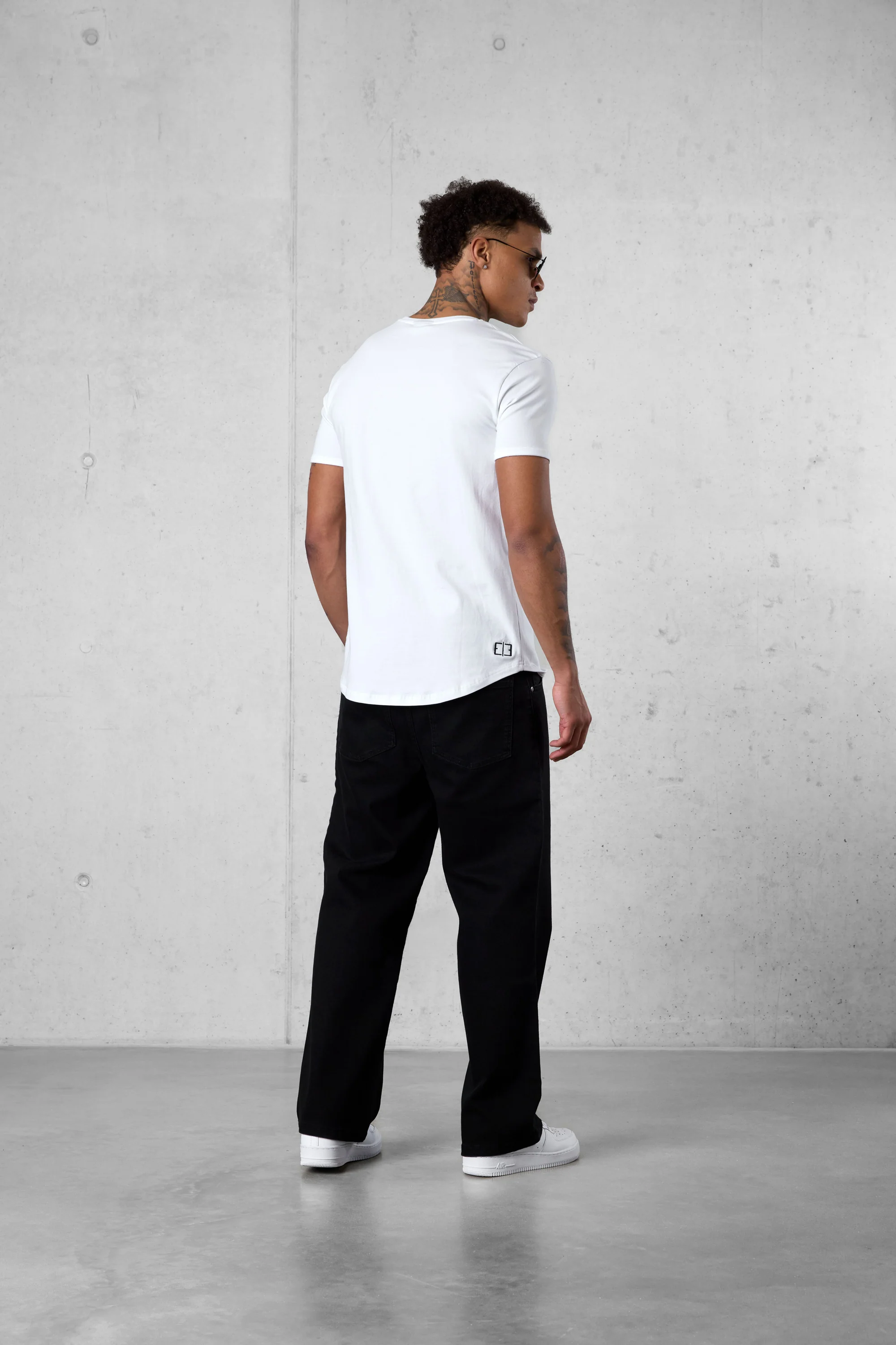 WHITE LETTERING TEE - Image 4