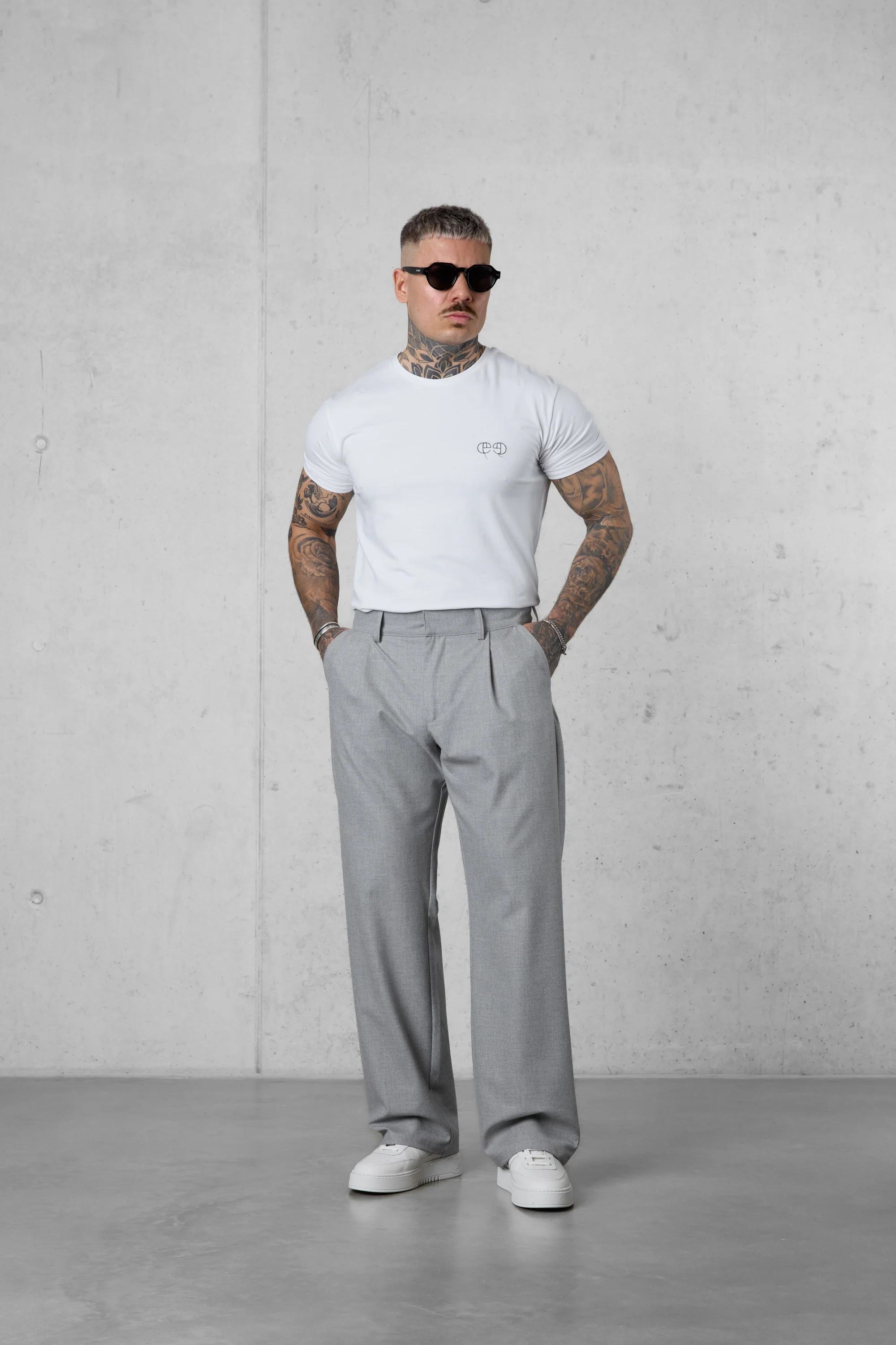 WHITE LOOP LOGO TEE - Image 2