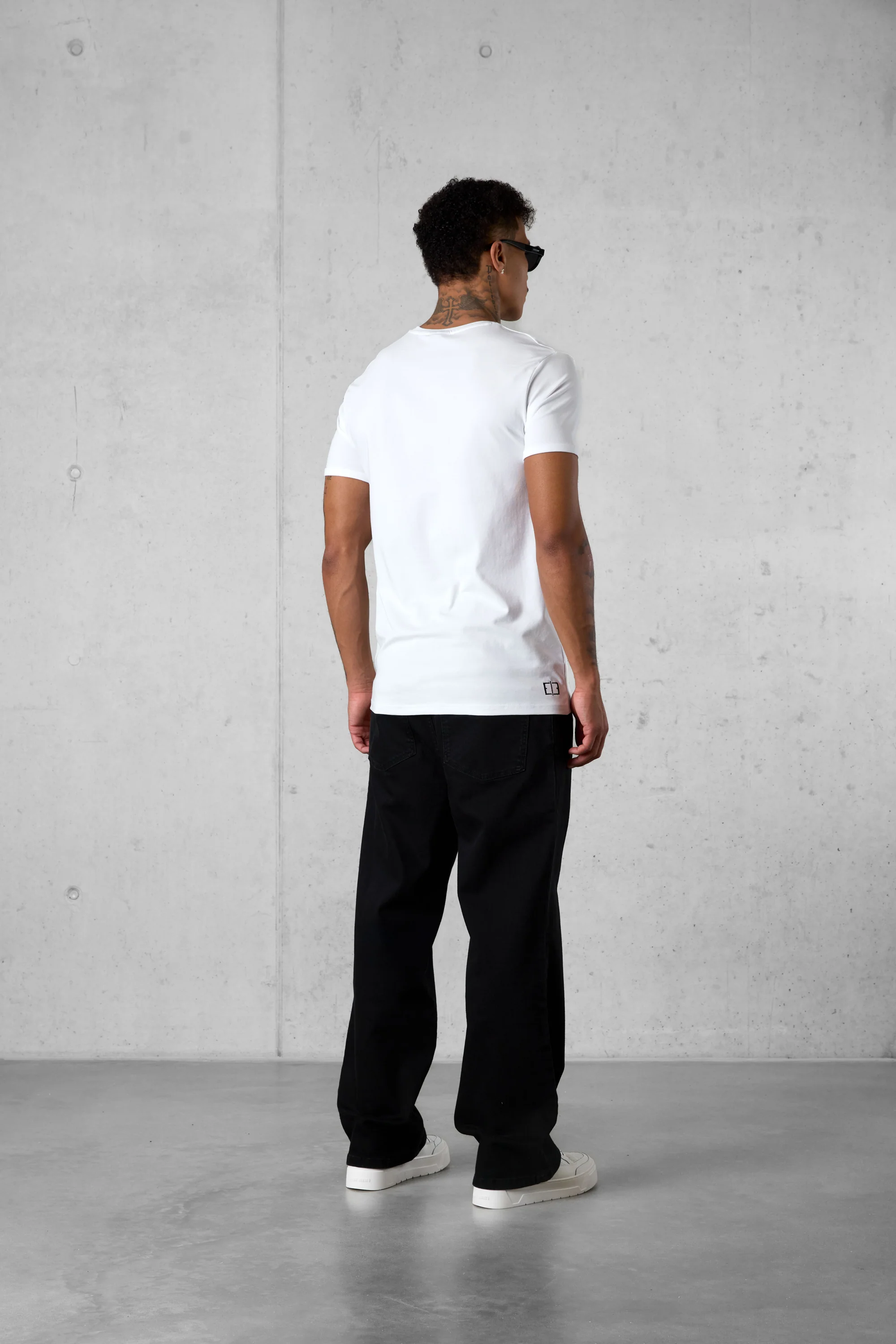 WHITE MIXED COLORS ESSENTIAL TEE - Image 5