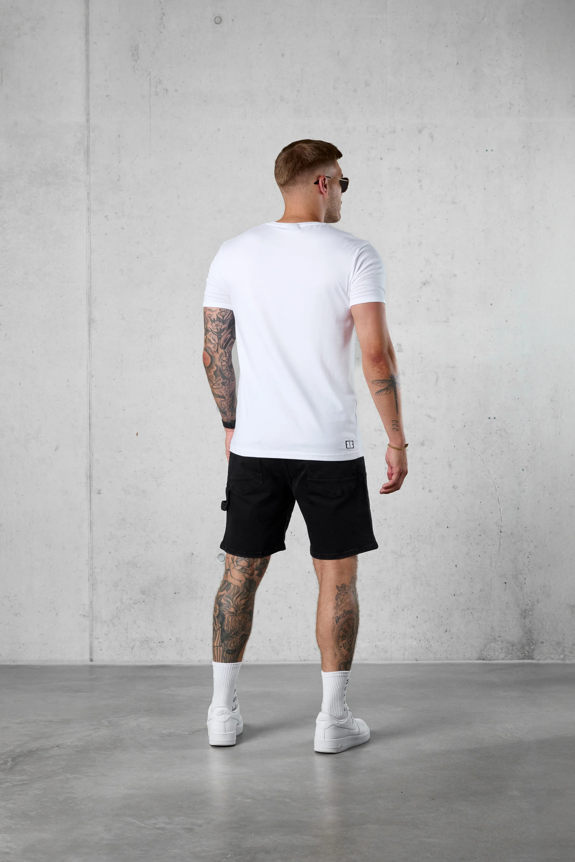 WHITE NEVERENDING MOVEMENT LOGO TEE - Image 4