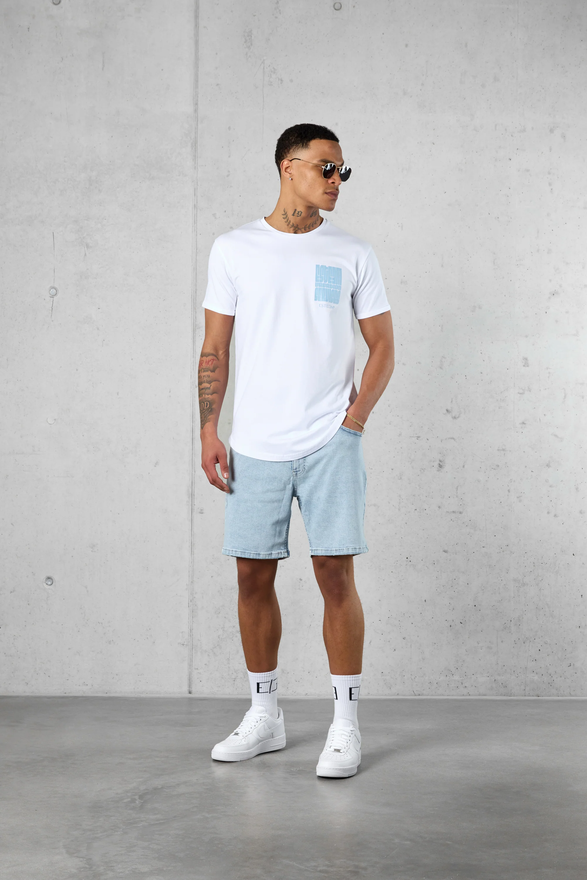 WHITE VACATION SERVICES LOGO TEE - Image 3