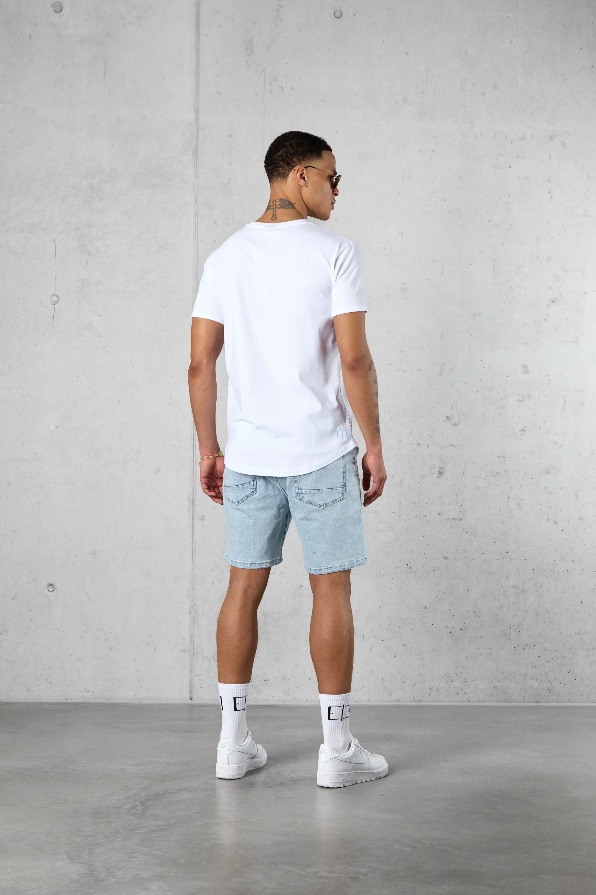 WHITE VACATION SERVICES LOGO TEE - Image 4