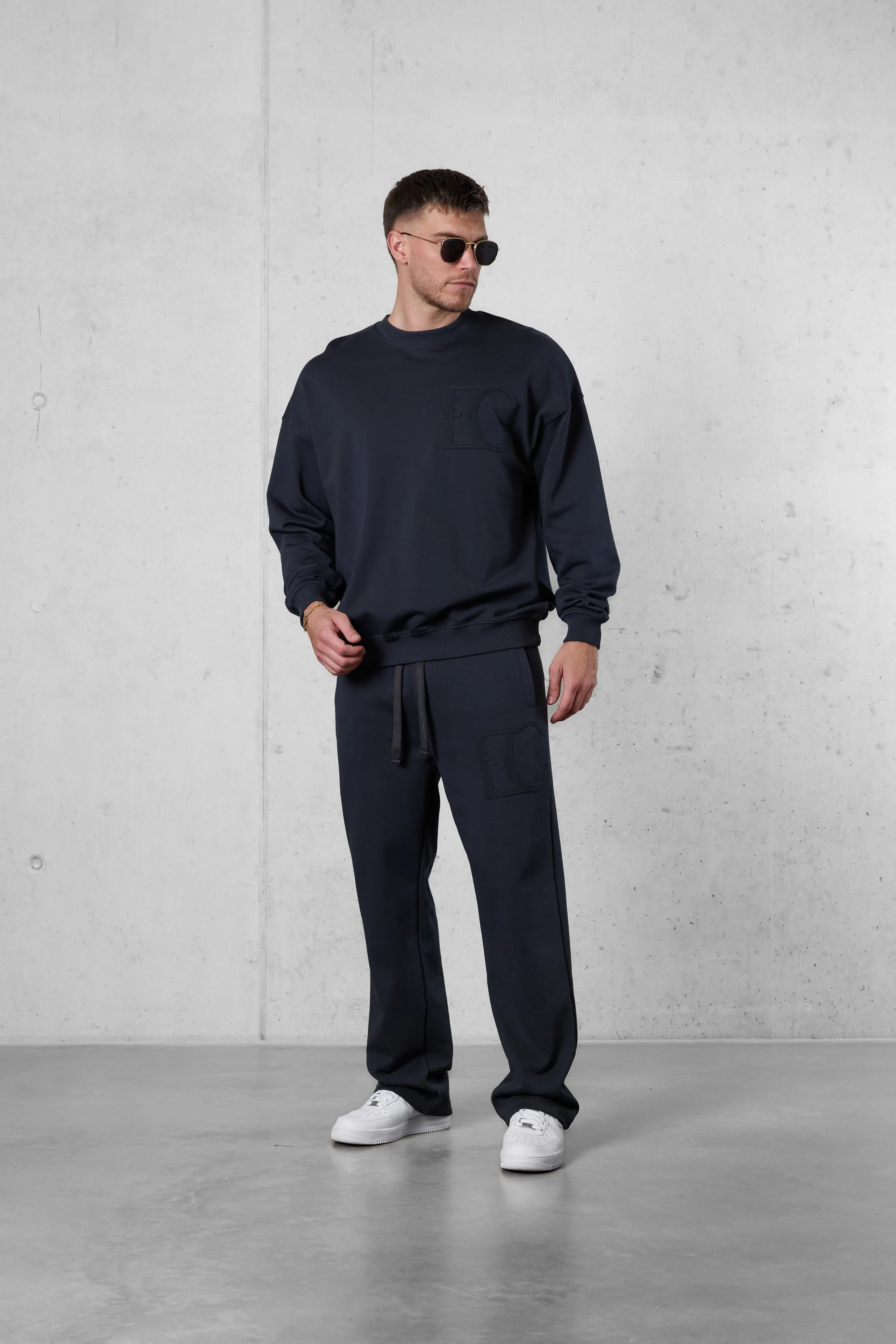 WOODLAND EC APPLIQUÉ OVERSIZED SWEATER - Image 2